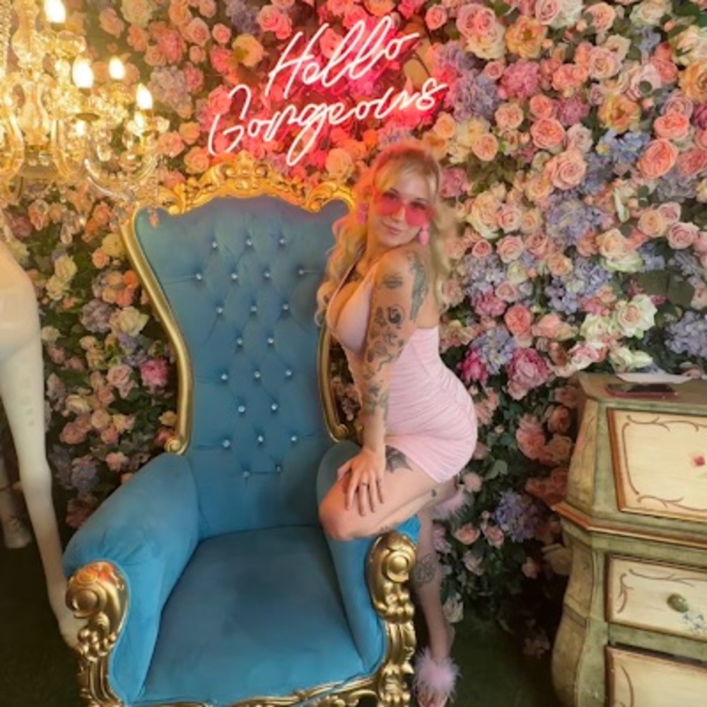 Meet your Posher, Cassandra